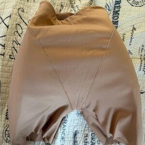 SKIMS Body Butt & Hip Enhancing Mid Thigh Short | Clay